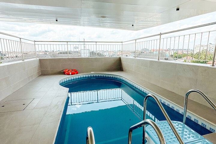 Pool 24 of 36