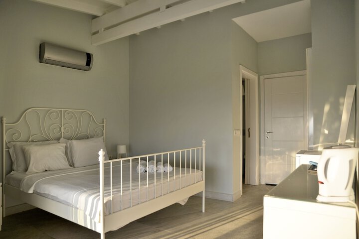 Room 2 of 41