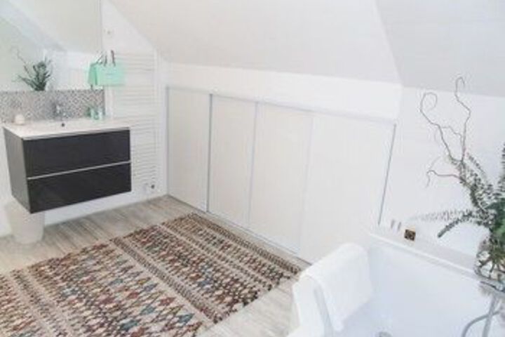 Room 5 of 27