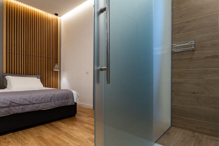 Room 16 of 76