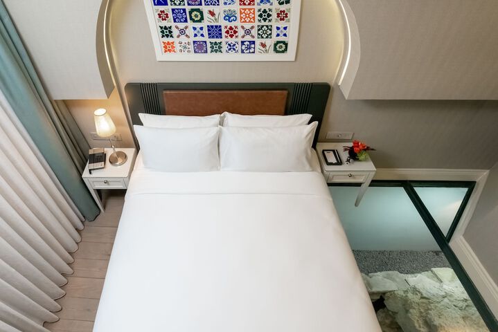 Room 9 of 83