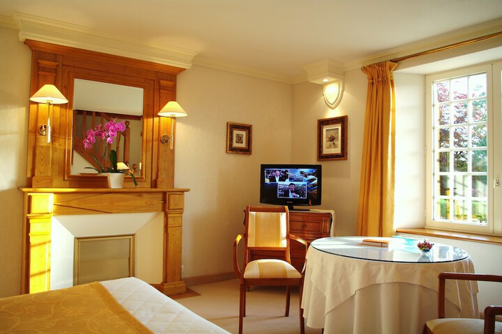 Room 9 of 38
