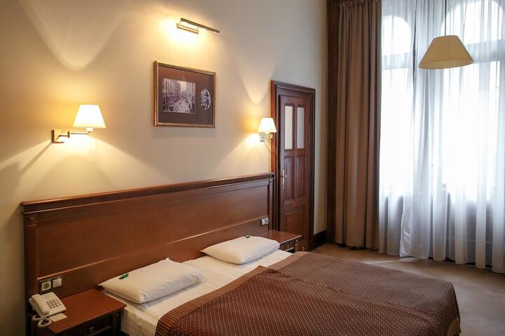 Room 8 of 50
