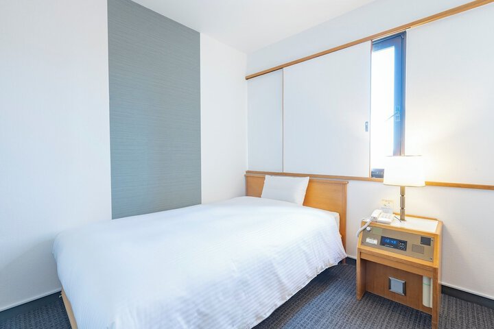 Room 13 of 30