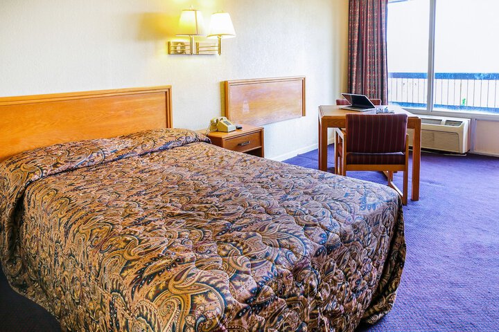 Room 6 of 35