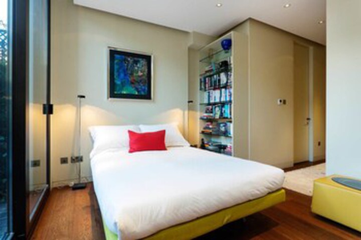 Room 18 of 22