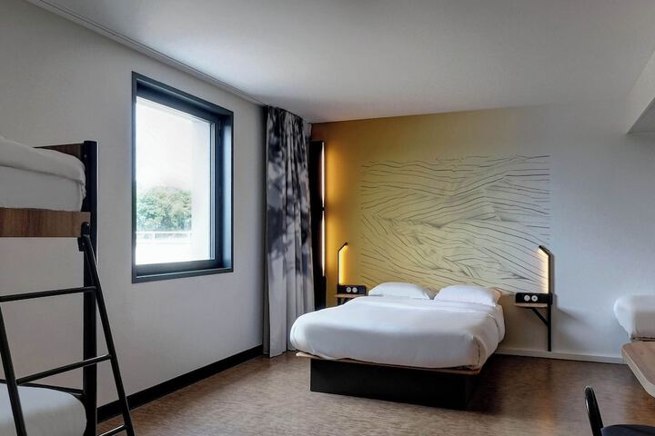 Room 12 of 44