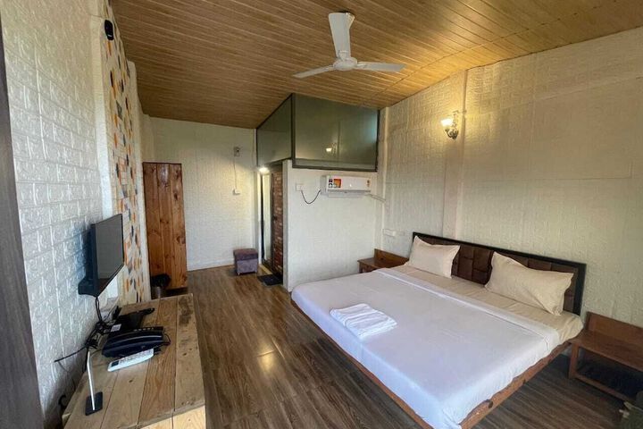 Room 14 of 96