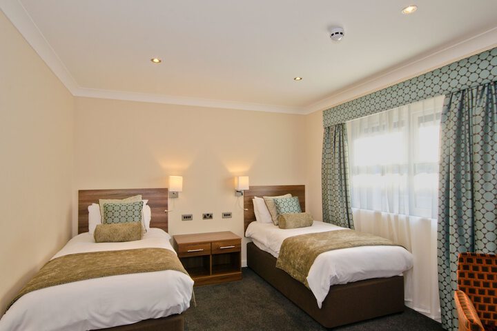 Room 9 of 42