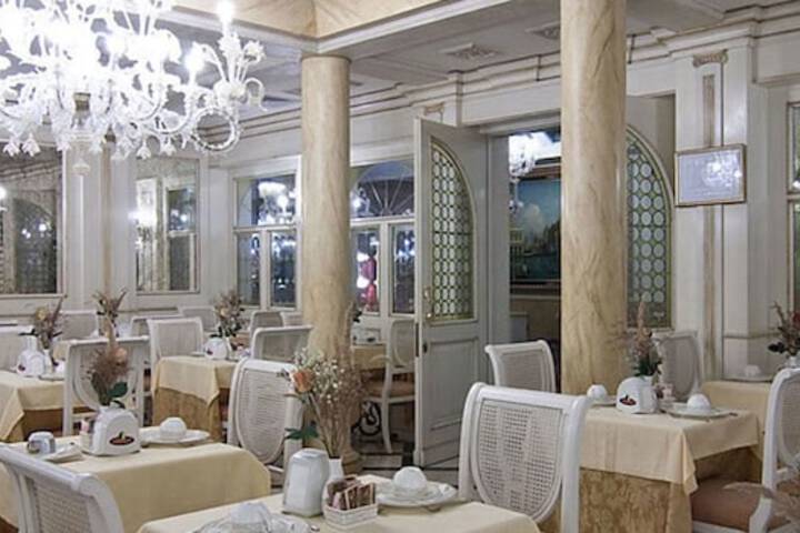 Breakfast area