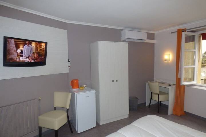 Room 22 of 48