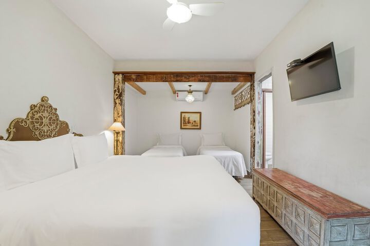 Room 15 of 83