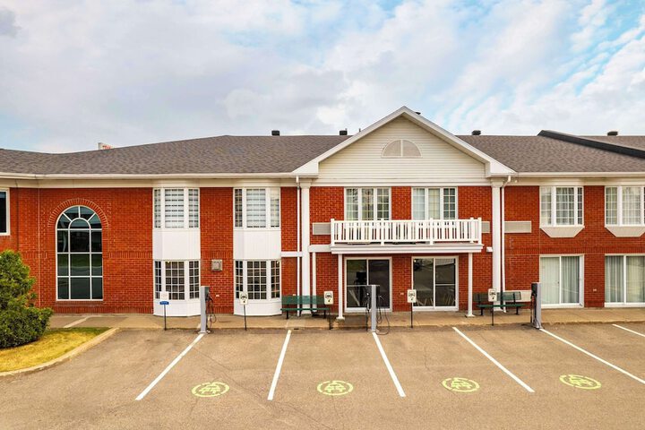 Hotel 71 of 72