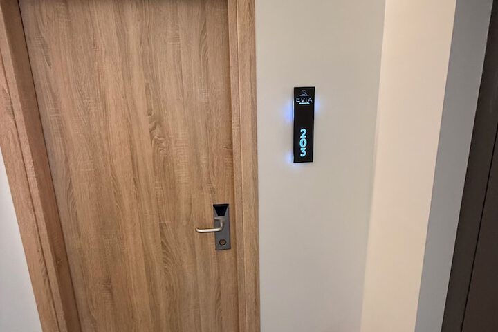 Room 35 of 76