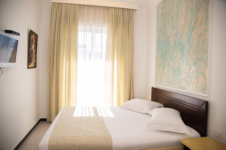 Room 10 of 65