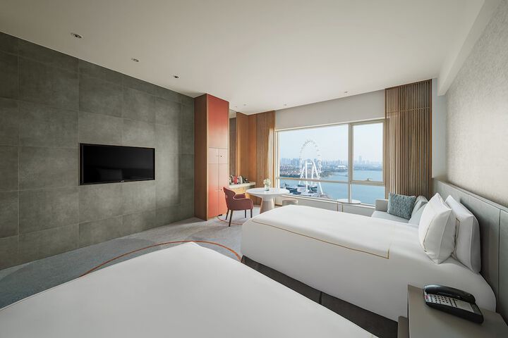 Room 42 of 118