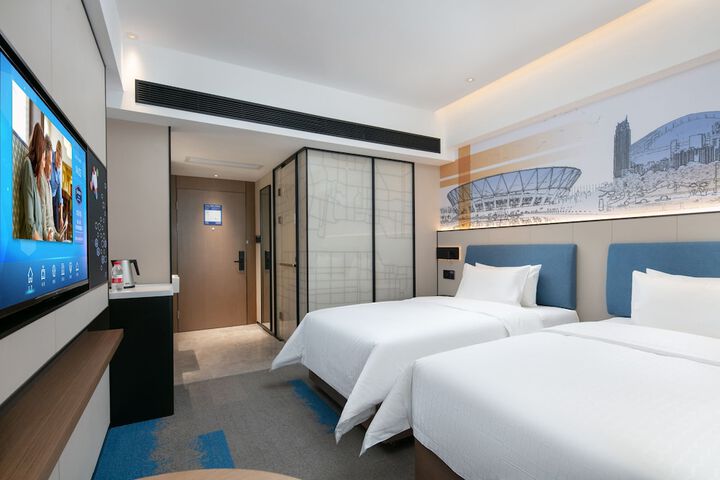 Room 7 of 42