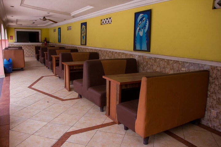 Lounge 56 of 69