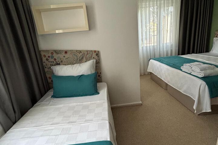 Room 5 of 11