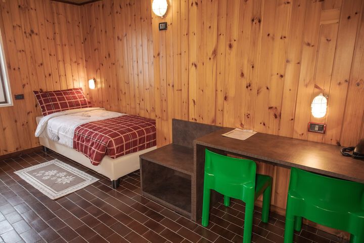 Room 15 of 50
