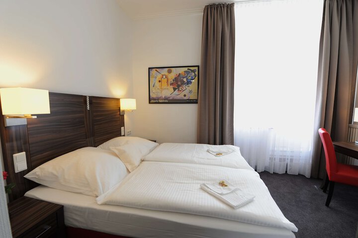 Room 6 of 34