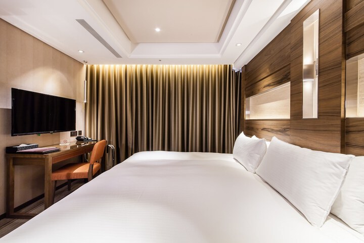 Room 28 of 99