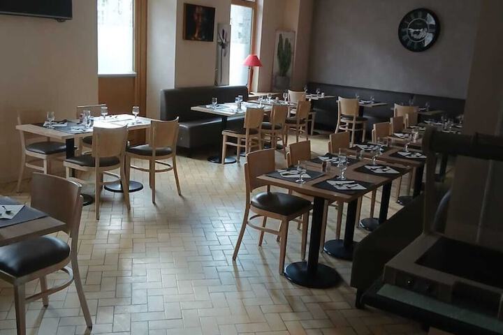 Dining 5 of 7