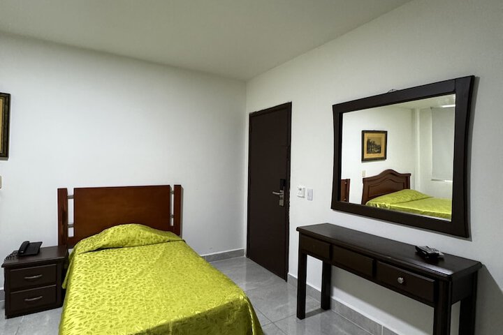Room 42 of 65