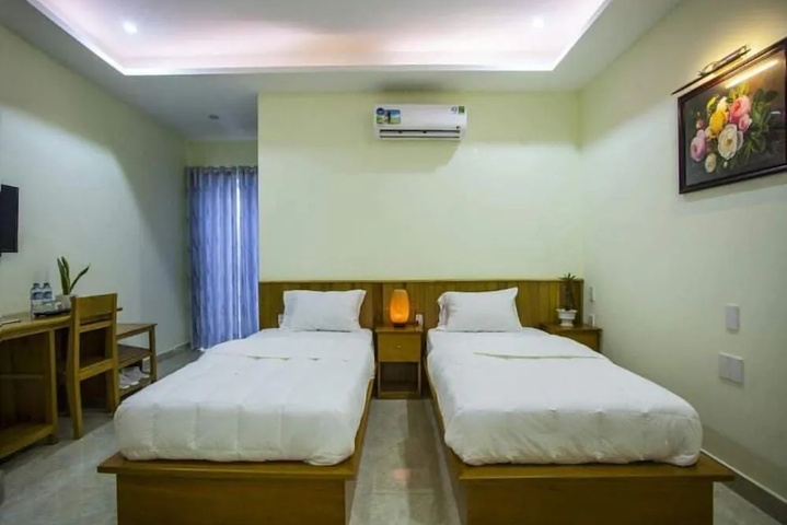 Room 5 of 15