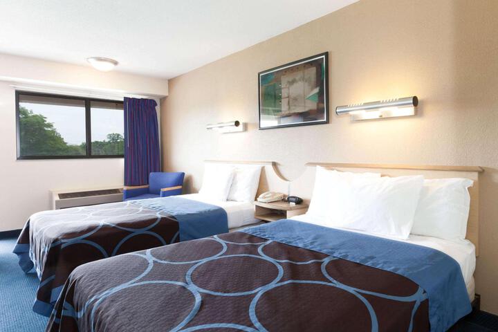 2 Double Beds (8 of 8)