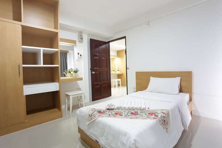 Room 9 of 40