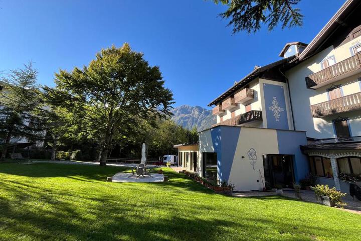 Hotel alle Rose Family inspired garden and spa