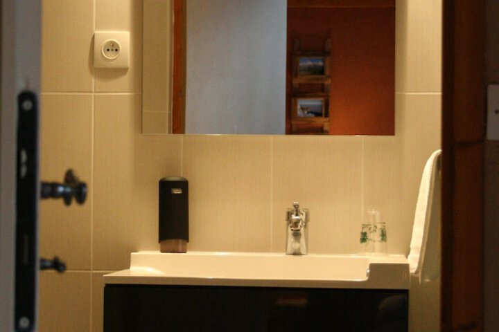 Room 14 of 45