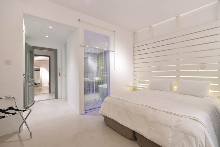 Room 2 of 174