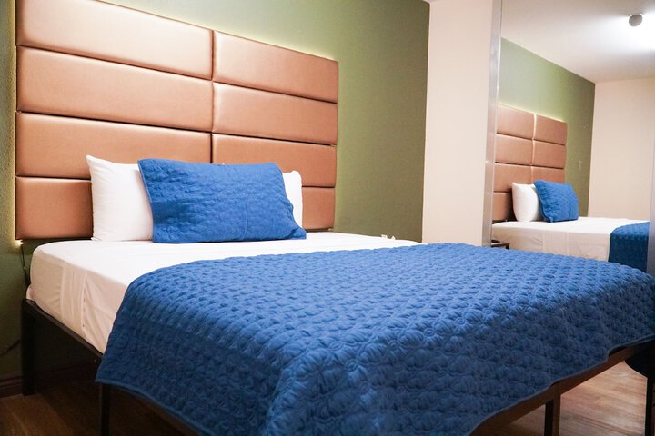 Deluxe King Room (4 of 7)