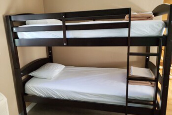 Room 32 of 41