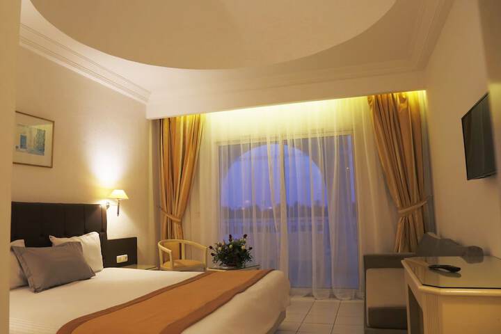 Room 15 of 145