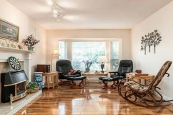 White Rock Sunny Home