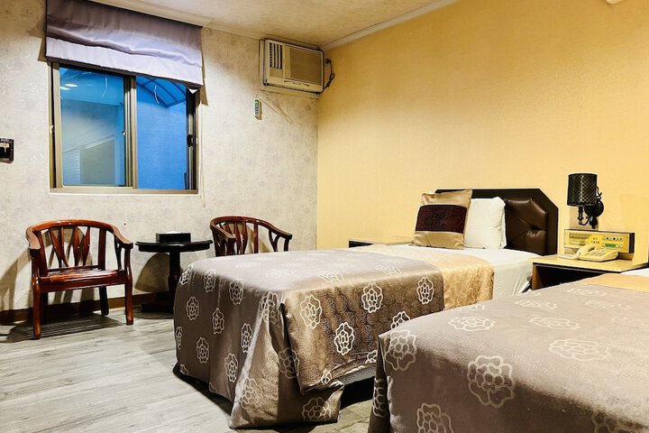 Room 14 of 25