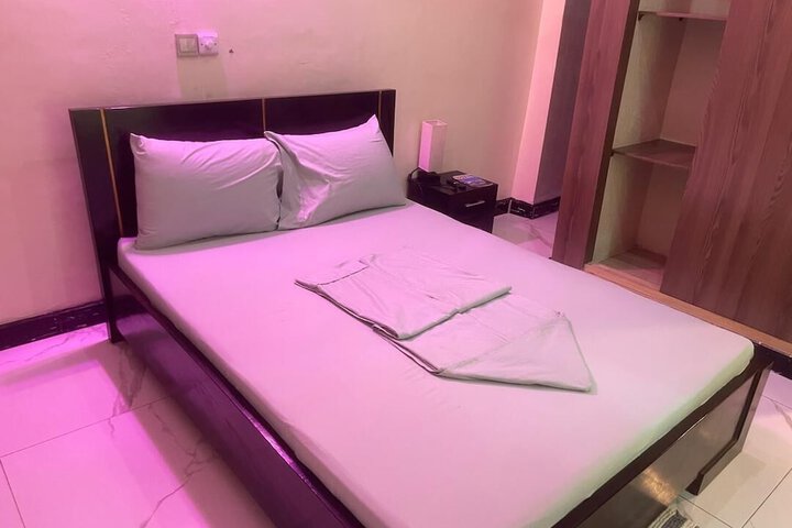Room 6 of 22