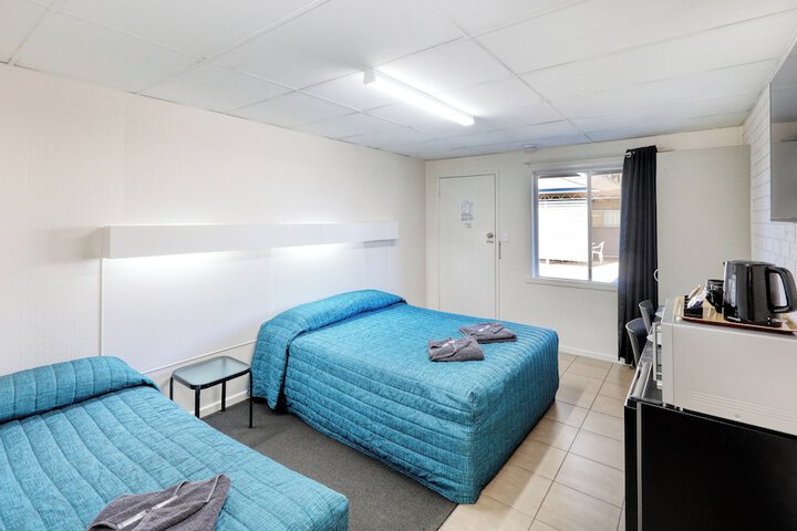 Room 2 of 32