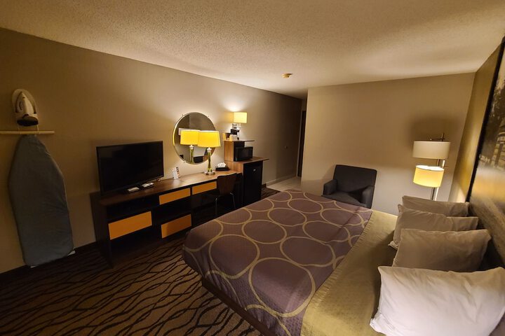1 King Bed (7 of 7)