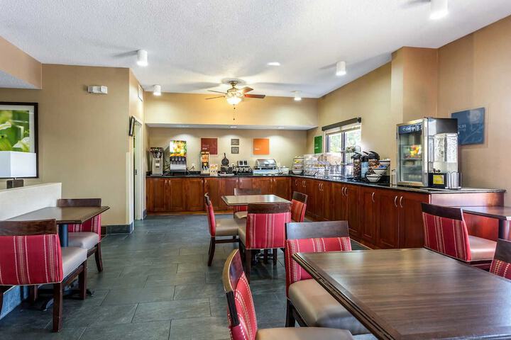 Breakfast area