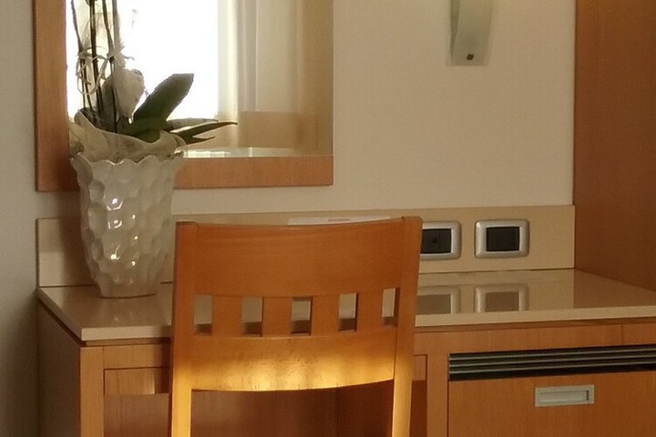 Room 4 of 11