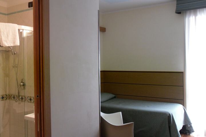 Room 7 of 67