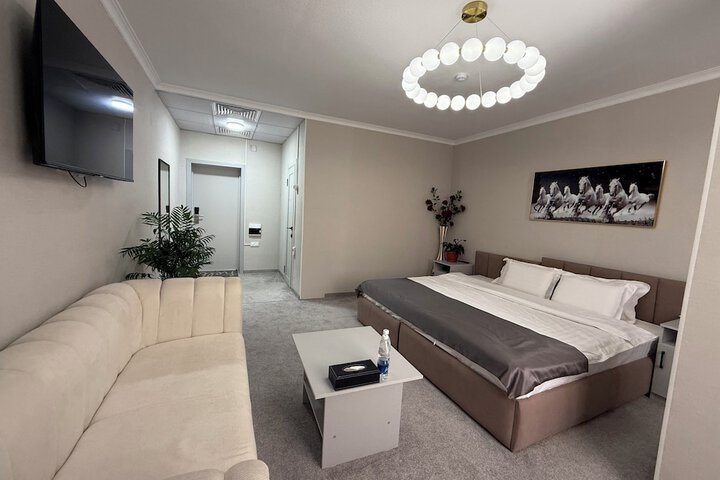 Room 18 of 33