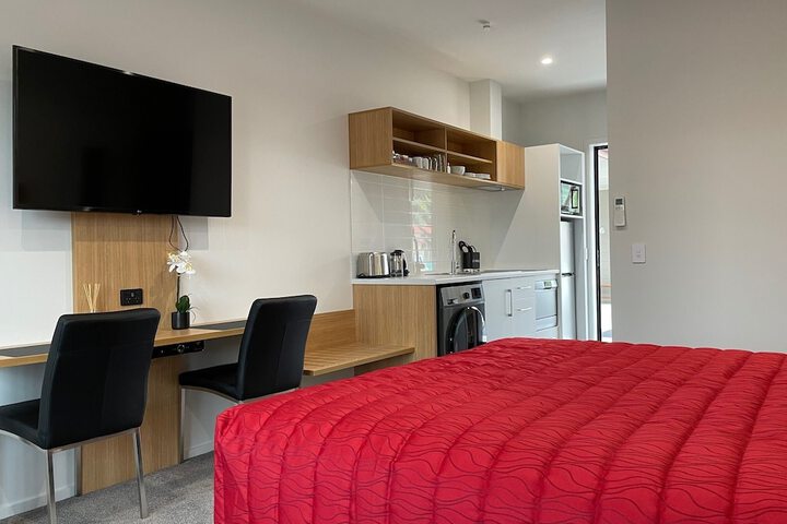 Room 8 of 80