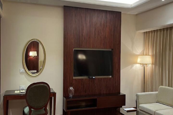 Room 51 of 99