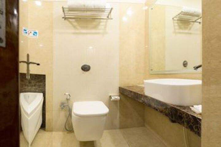 Room 4 of 28