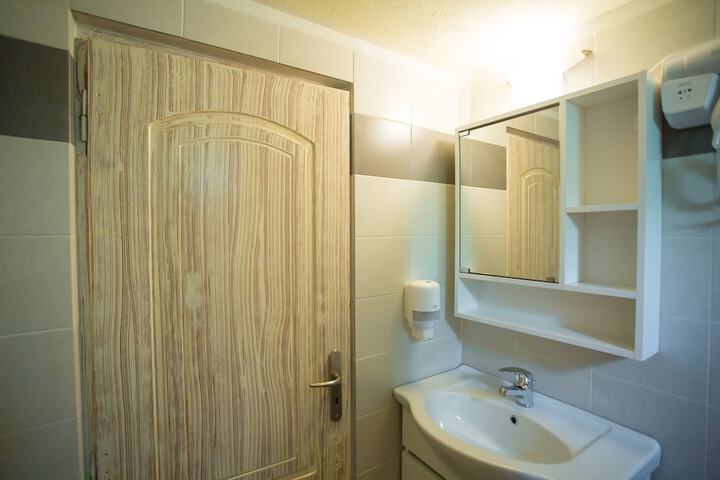 Room 42 of 79